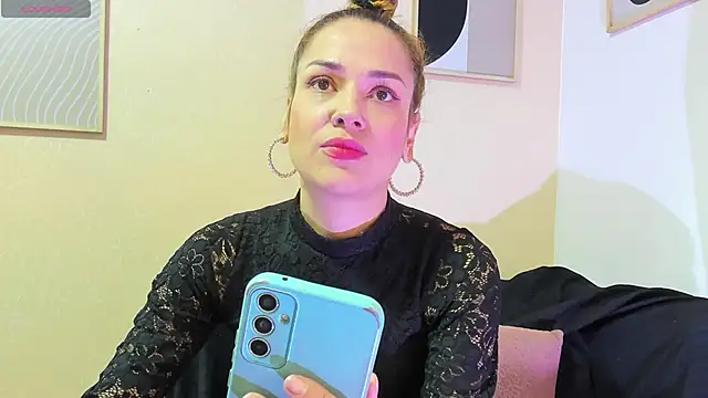 Snapshot of camilawm19 chatting on 03/20/25, 12:51 camilawm19 online show from 03/20/25, 12:51