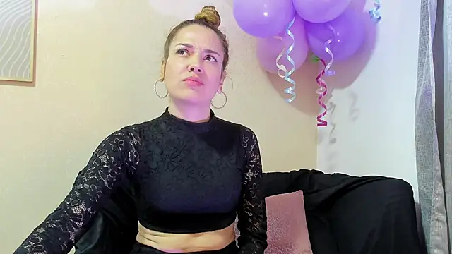 Snapshot of camilawm19 chatting on 03/20/25, 03:56 camilawm19 online show from 03/20/25, 03:56