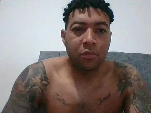 Snapshot of Morenocosta12 chatting on 09/18/25, 04:25 Morenocosta12 online show from 09/18/25, 04:25