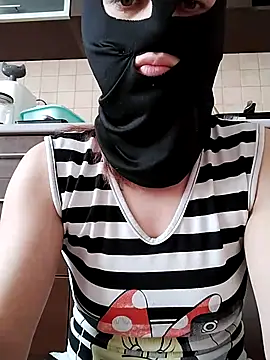 Snapshot of ladyrrr chatting on 04/05/26, 01:19 ladyrrr online show from 04/05/26, 01:19