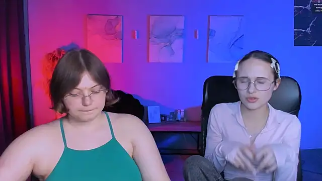 nikole kitt online show from 04/14/26, 07:53