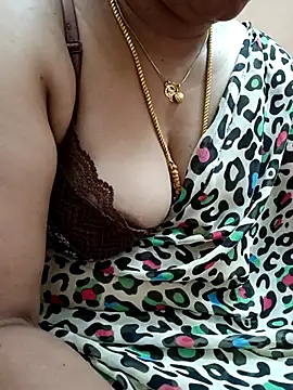 gaurika18 online show from 02/16/25, 12:19