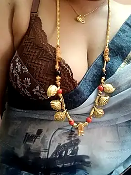 gaurika18 online show from 02/20/25, 11:53