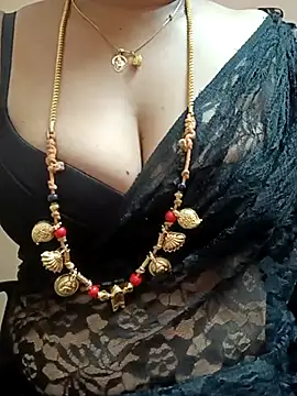 gaurika18 online show from 03/06/25, 12:54