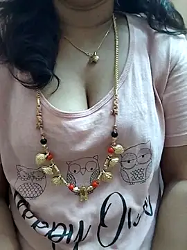 gaurika18 online show from 03/19/25, 11:03