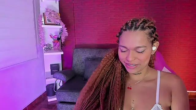 Snapshot of samantha_simur chatting on 02/05/25, 05:20 samantha simur online show from 02/05/25, 05:20