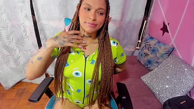 Snapshot of samantha_simur chatting on 02/28/25, 01:03 samantha simur online show from 02/28/25, 01:03