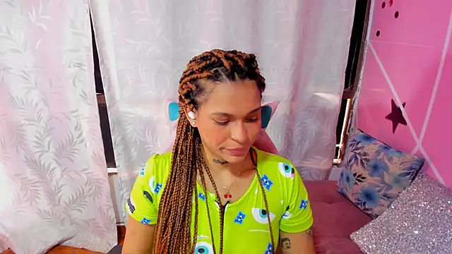 Snapshot of samantha_simur chatting on 02/28/25, 04:10 samantha simur online show from 02/28/25, 04:10