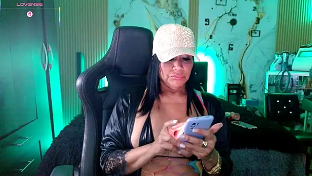 Snapshot of Demion_prince chatting on 04/24/26, 12:35 Demion prince online show from 04/24/26, 12:35