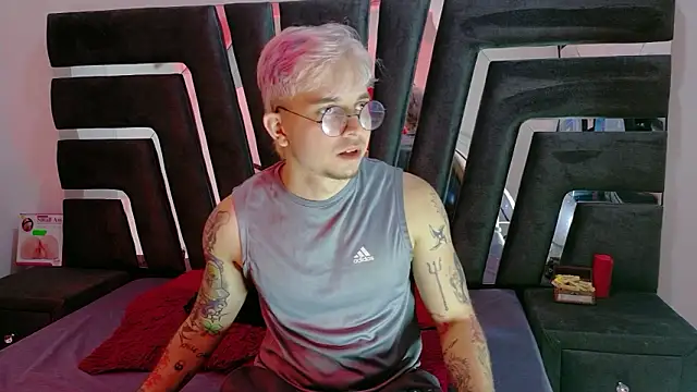 AliceandMax online show from 01/19/26, 01:48