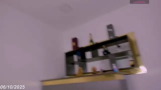 Keila Mendoza online show from 10/06/25, 09:56