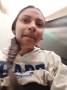 emma ambar online show from 11/28/25, 04:42