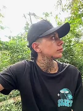 Snapshot of _PhillipBrown chatting on 12/07/24, 09:33 PhillipBrown online show from 12/07/24, 09:33