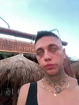 Snapshot of _PhillipBrown chatting on 12/26/24, 11:10 PhillipBrown online show from 12/26/24, 11:10