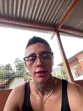 Snapshot of _PhillipBrown chatting on 03/14/25, 03:58 PhillipBrown online show from 03/14/25, 03:58