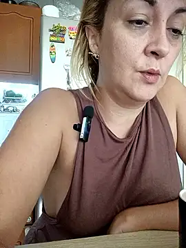 Snapshot of karen_mature69 chatting on 04/26/26, 01:53 karen mature69 online show from 04/26/26, 01:53