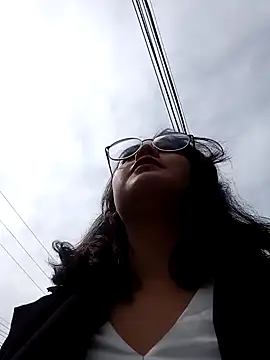 lara moon25 online show from 12/13/24, 07:10