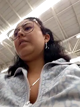 lara moon25 online show from 10/31/25, 04:19