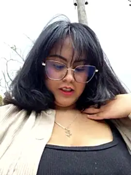 lara moon25 online show from 11/12/25, 07:35