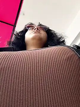 lara moon25 online show from 12/04/25, 06:49