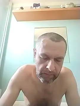 Snapshot of Andrzej-M chatting on 04/05/26, 07:27 Andrzej-M online show from 04/05/26, 07:27