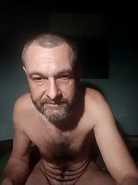 Snapshot of Andrzej-M chatting on 04/10/26, 08:24 Andrzej-M online show from 04/10/26, 08:24