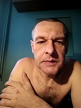 Snapshot of Andrzej-M chatting on 04/11/26, 05:28 Andrzej-M online show from 04/11/26, 05:28