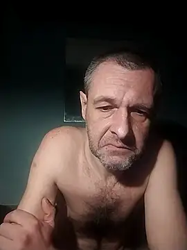 Snapshot of Andrzej-M chatting on 04/17/26, 11:08 Andrzej-M online show from 04/17/26, 11:08