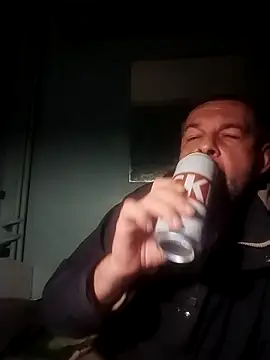 Snapshot of Andrzej-M chatting on 04/18/26, 08:42 Andrzej-M online show from 04/18/26, 08:42