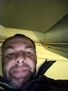 Snapshot of Andrzej-M chatting on 04/25/26, 09:45 Andrzej-M online show from 04/25/26, 09:45