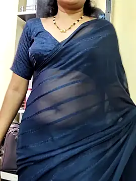 Snapshot of anuradha1432 chatting on 01/17/26, 09:03 anuradha1432 online show from 01/17/26, 09:03