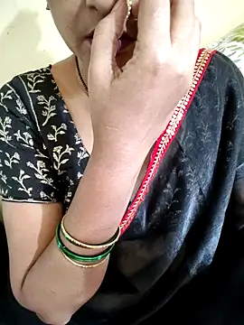 Snapshot of anuradha1432 chatting on 04/25/26, 10:07 anuradha1432 online show from 04/25/26, 10:07