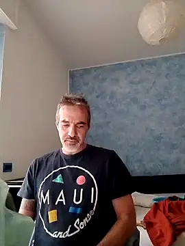 Snapshot of Marcolino183 chatting on 01/09/25, 02:18 Marcolino183 online show from 01/09/25, 02:18