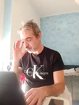 Snapshot of Marcolino183 chatting on 01/15/25, 11:10 Marcolino183 online show from 01/15/25, 11:10