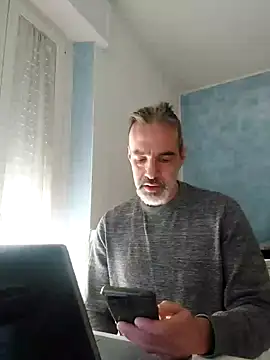 Snapshot of Marcolino183 chatting on 02/07/25, 11:45 Marcolino183 online show from 02/07/25, 11:45