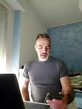 Snapshot of Marcolino183 chatting on 02/07/25, 02:47 Marcolino183 online show from 02/07/25, 02:47