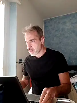 Snapshot of Marcolino183 chatting on 02/11/25, 10:37 Marcolino183 online show from 02/11/25, 10:37