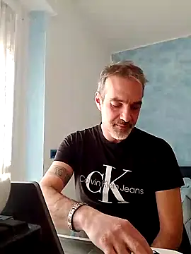 Snapshot of Marcolino183 chatting on 03/03/25, 03:09 Marcolino183 online show from 03/03/25, 03:09