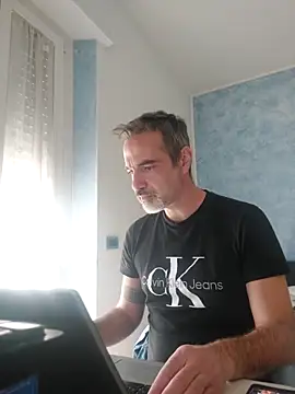 Snapshot of Marcolino183 chatting on 03/13/25, 09:10 Marcolino183 online show from 03/13/25, 09:10