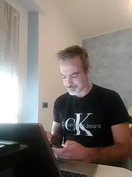 Snapshot of Marcolino183 chatting on 03/13/25, 03:28 Marcolino183 online show from 03/13/25, 03:28