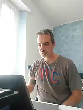 Snapshot of Marcolino183 chatting on 03/17/25, 10:17 Marcolino183 online show from 03/17/25, 10:17