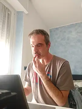 Snapshot of Marcolino183 chatting on 03/17/25, 01:50 Marcolino183 online show from 03/17/25, 01:50