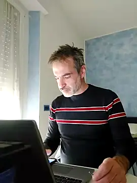 Snapshot of Marcolino183 chatting on 03/21/25, 09:45 Marcolino183 online show from 03/21/25, 09:45