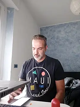 Snapshot of Marcolino183 chatting on 10/20/25, 08:04 Marcolino183 online show from 10/20/25, 08:04