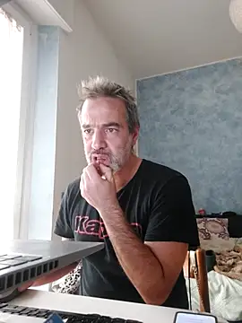 Snapshot of Marcolino183 chatting on 12/19/25, 08:43 Marcolino183 online show from 12/19/25, 08:43