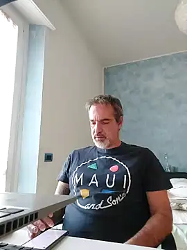 Snapshot of Marcolino183 chatting on 01/07/26, 08:39 Marcolino183 online show from 01/07/26, 08:39