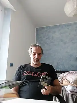 Snapshot of Marcolino183 chatting on 02/01/26, 07:51 Marcolino183 online show from 02/01/26, 07:51