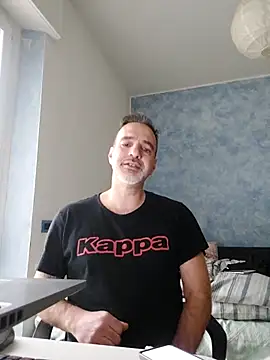 Snapshot of Marcolino183 chatting on 02/02/26, 08:24 Marcolino183 online show from 02/02/26, 08:24