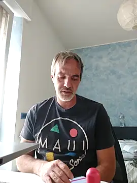 Snapshot of Marcolino183 chatting on 05/04/26, 12:23 Marcolino183 online show from 05/04/26, 12:23