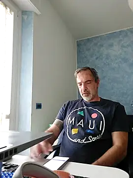 Snapshot of Marcolino183 chatting on 05/05/26, 07:27 Marcolino183 online show from 05/05/26, 07:27